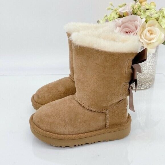 UGG Australia BAILEY BOW II Girls Boots Bow CHESTNUT Sheepskin Toddler US 9 - Picture 2 of 8